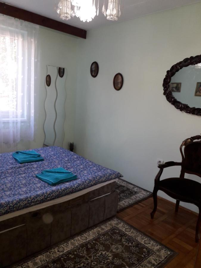 Cozy, Central 1-Bedroom Apartment In Timisoara, Romania Exterior foto