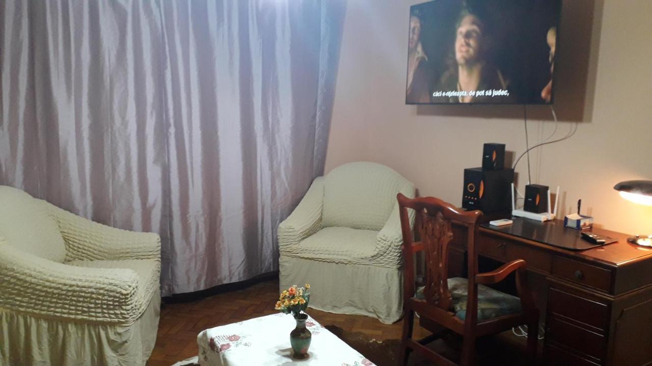 Cozy, Central 1-Bedroom Apartment In Timisoara, Romania Exterior foto